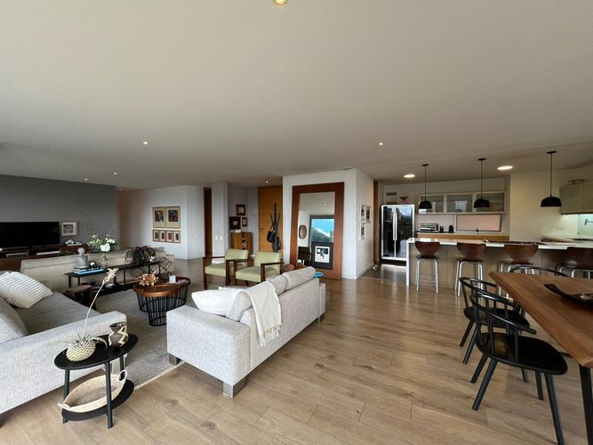 Apartamento de 3 alcobas en venta en El Poblado, Medellín, 267 m² · foto 2 de 20