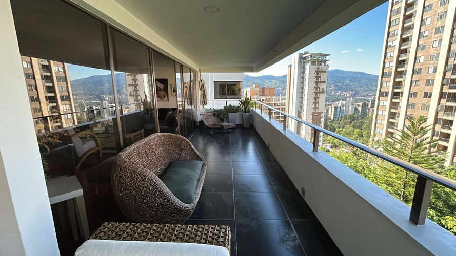Apartamento de 4 alcobas en venta en San Lucas, Medellín, 280 m² · foto 4 de 24