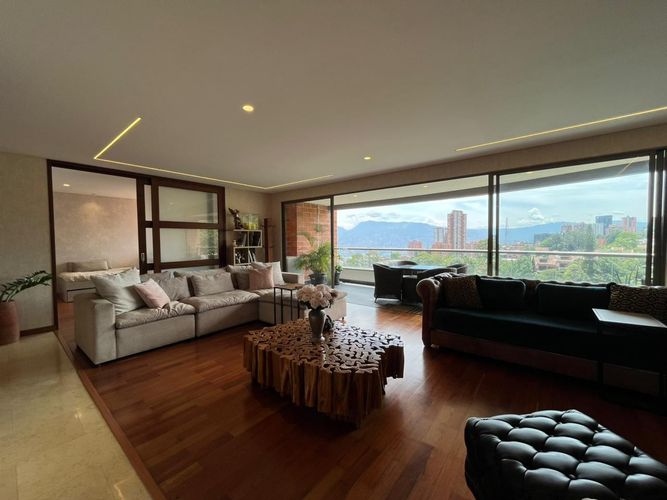 Apartamento de 3 alcobas en venta en El Poblado, Medellín, 215 m² · foto 2 de 19