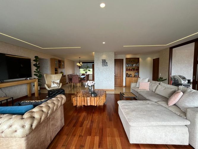 Apartamento de 3 alcobas en venta en El Poblado, Medellín, 215 m² · foto 3 de 19