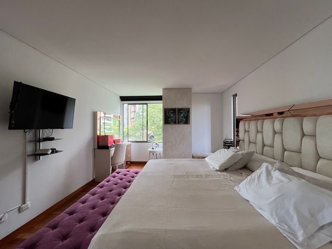 Apartamento de 3 alcobas en venta en El Poblado, Medellín, 215 m² · foto 14 de 19