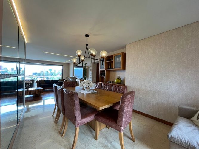 Apartamento de 3 alcobas en venta en El Poblado, Medellín, 215 m² · foto 6 de 19