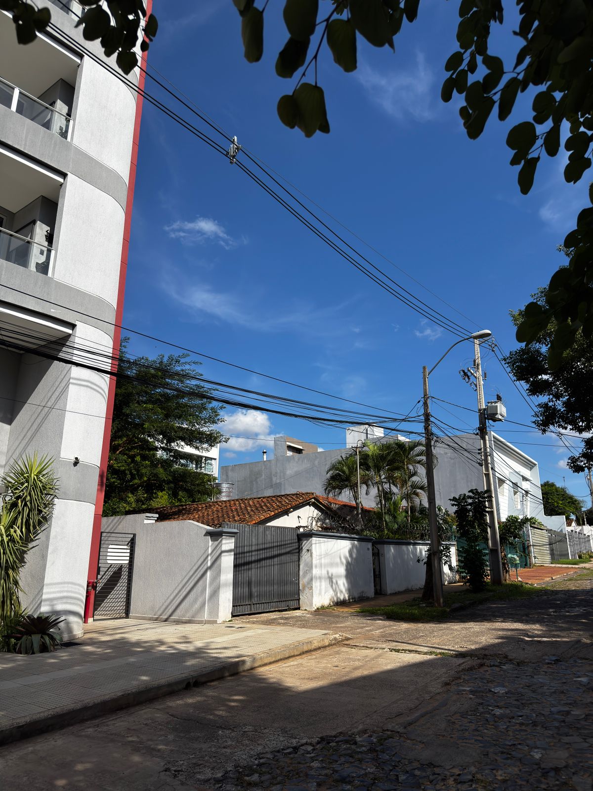 En VENTA terreno en Barrio LAS LOMAS a 3 cuadras del shop del sol — foto 2