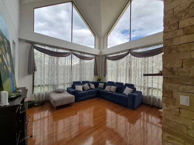 Casa de 4 alcobas en venta en Centro, Cajicá, 229 m² · foto 2 de 20