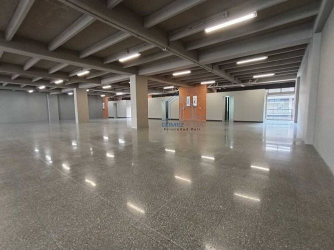 Oficina en arriendo en El Poblado, Medellín, 1940 m² · foto 4 de 6