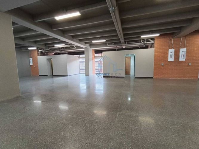Oficina en arriendo en El Poblado, Medellín, 1940 m² · foto 5 de 6