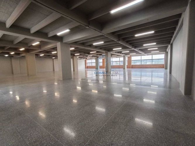 Oficina en arriendo en El Poblado, Medellín, 1940 m² · foto 6 de 6