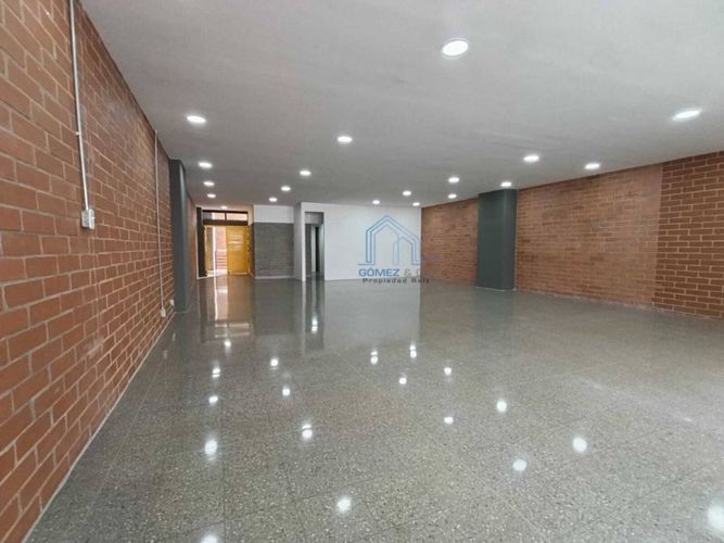 Oficina en arriendo en El Poblado, Medellín, 134 m² · foto 2 de 8