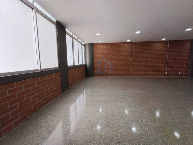 Oficina en arriendo en El Poblado, Medellín, 134 m² · foto 4 de 8