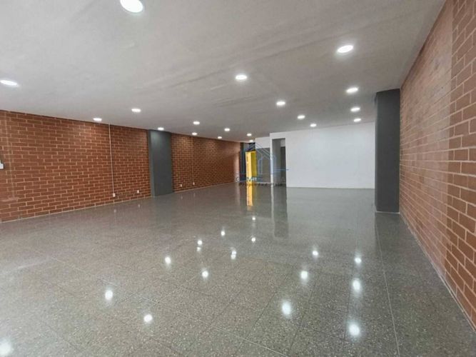 Oficina en arriendo en El Poblado, Medellín, 134 m² · foto 6 de 8