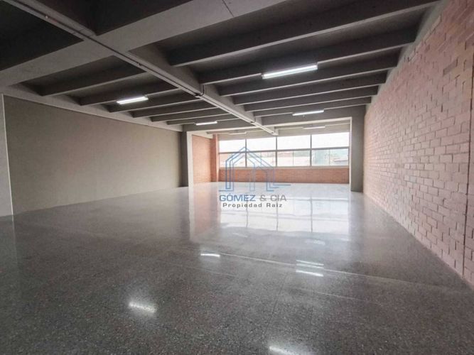 Oficina en arriendo en El Poblado, Medellín, 277 m² · foto 2 de 6