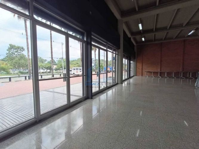 Oficina en arriendo en El Poblado, Medellín, 580 m² · foto 2 de 8