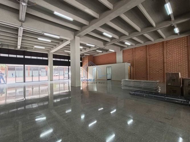 Oficina en arriendo en El Poblado, Medellín, 580 m² · foto 3 de 8