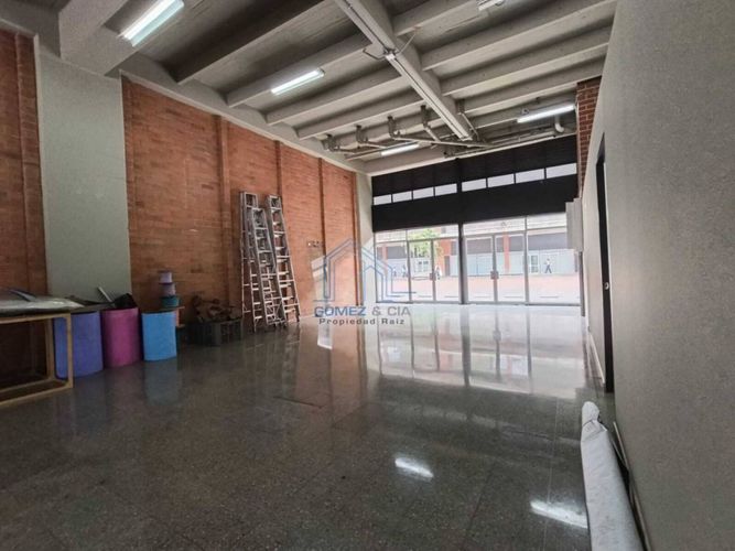 Oficina en arriendo en El Poblado, Medellín, 580 m² · foto 4 de 8