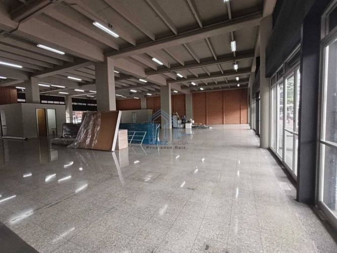 Oficina en arriendo en El Poblado, Medellín, 580 m² · foto 5 de 8