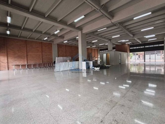 Oficina en arriendo en El Poblado, Medellín, 580 m² · foto 6 de 8