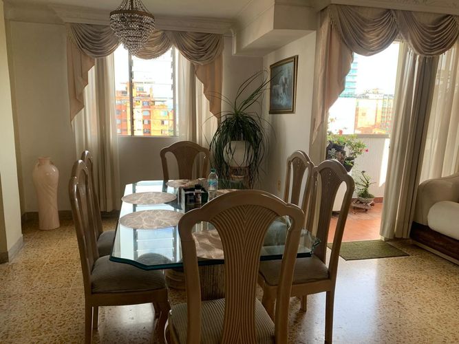 Apartamento de 5 alcobas en venta en Sotomayor, Bucaramanga, 282 m² · foto 2 de 10