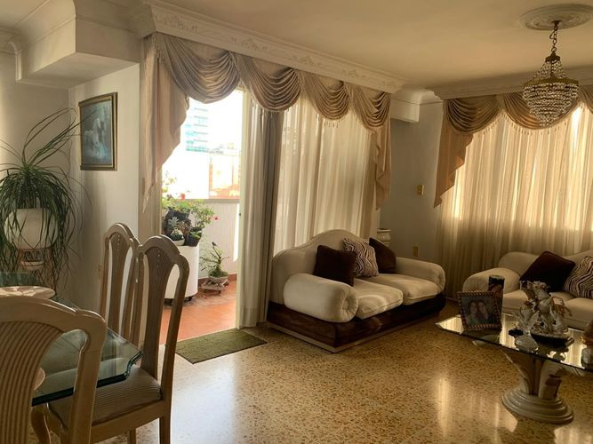 Apartamento de 5 alcobas en venta en Sotomayor, Bucaramanga, 282 m² · foto 3 de 10