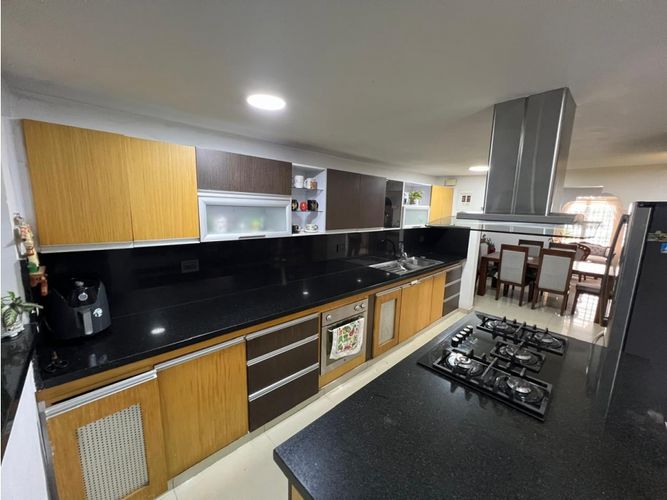 Casa de 4 alcobas en venta en Camino Real, Cali, 228 m² · foto 8 de 21