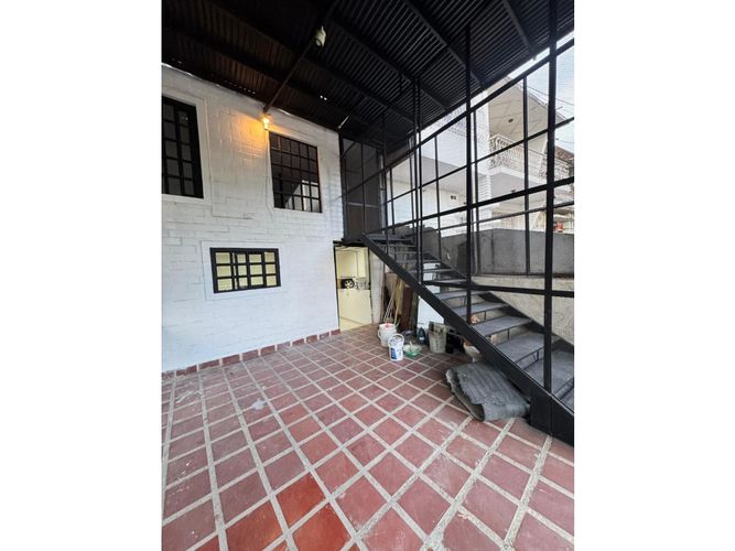 Edificio en venta en San Fernando Viejo, Cali, 240 m² · foto 2 de 17