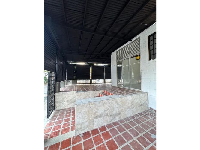 Edificio en venta en San Fernando Viejo, Cali, 240 m² · foto 4 de 17