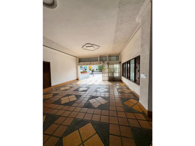 Edificio en venta en Cañaveralejo - Seguros Patria, Cali, 2260 m² · foto 2 de 14