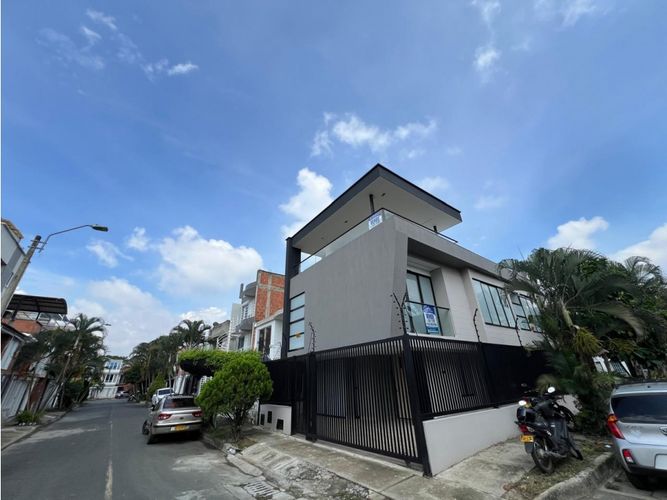 Casa de 3 alcobas en venta en Ciudad 2000, Cali, 239 m² · foto 1 de 22