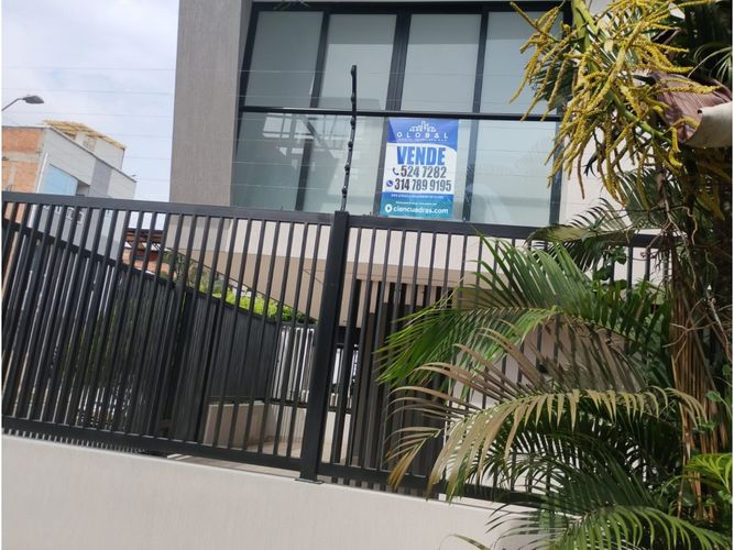 Casa de 3 alcobas en venta en Ciudad 2000, Cali, 239 m² · foto 2 de 22