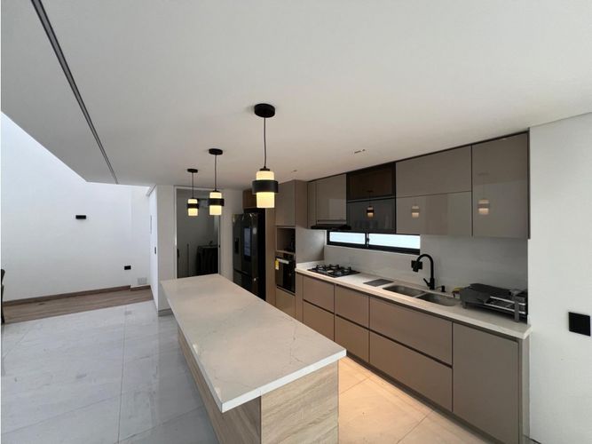 Casa de 3 alcobas en venta en Ciudad 2000, Cali, 239 m² · foto 5 de 22