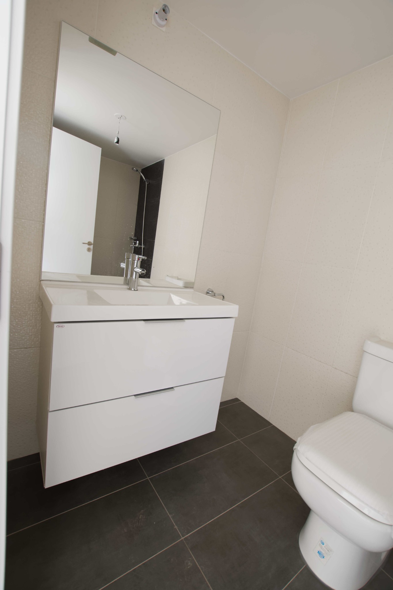 EXCLUSIVO APARTAMENTO DE 2 DORMITORIOS CON GARAGE DOBLE EN TRES CRUCES, A PASOS DEL SHOPPING. · Foto 9