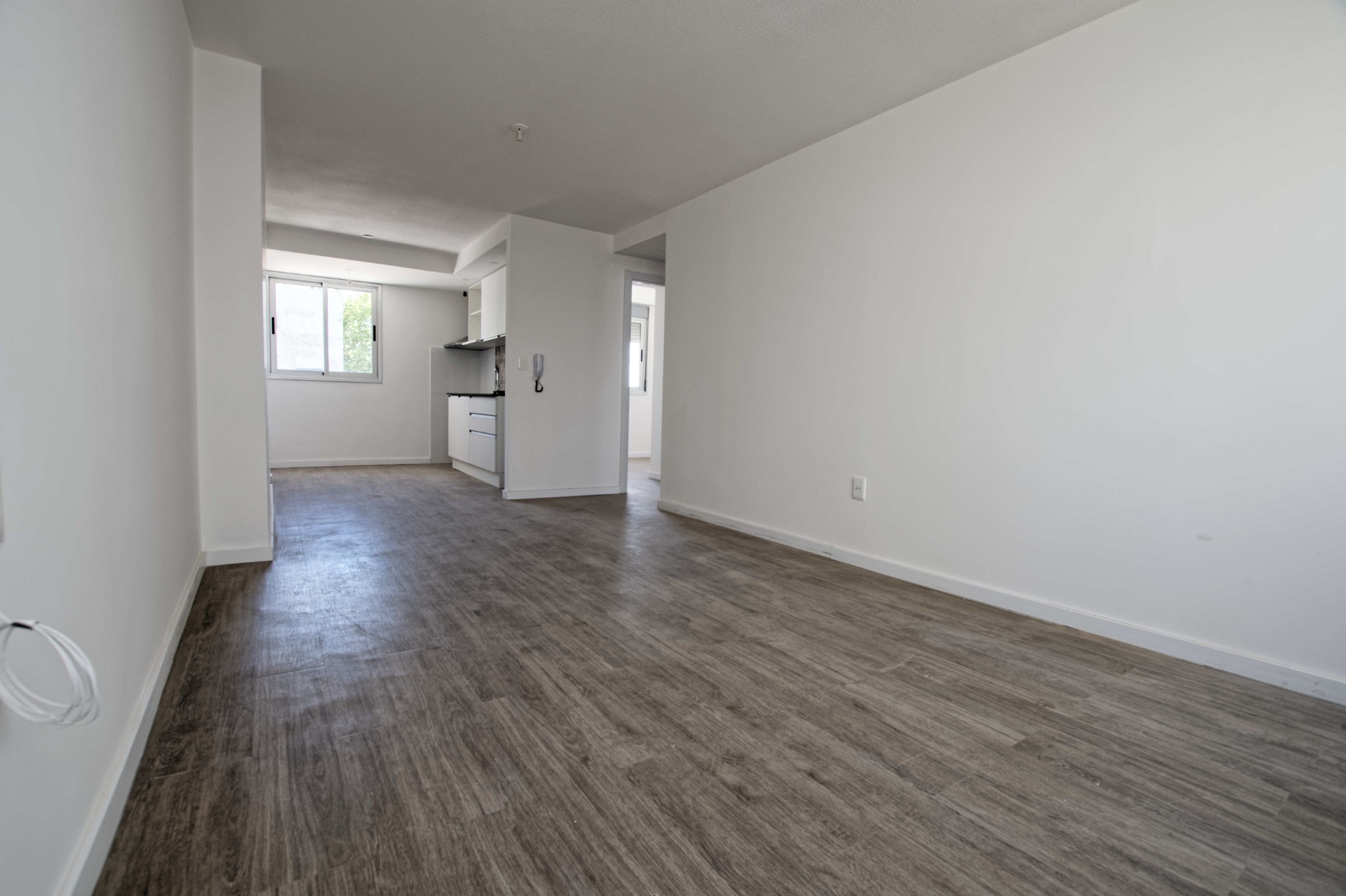 EXCLUSIVO APARTAMENTO DE 2 DORMITORIOS CON GARAGE DOBLE EN TRES CRUCES, A PASOS DEL SHOPPING.
