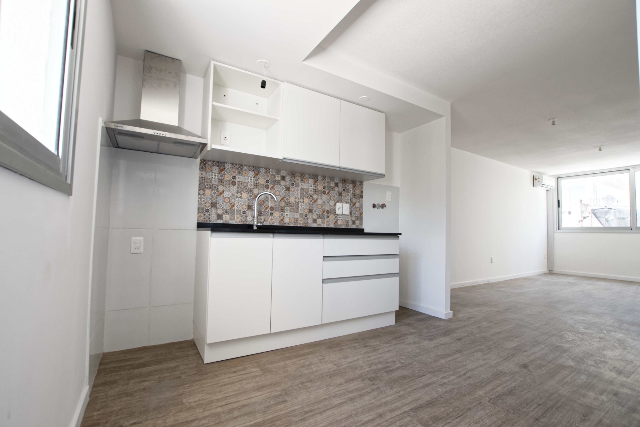 EXCLUSIVO APARTAMENTO DE 2 DORMITORIOS CON GARAGE DOBLE EN TRES CRUCES, A PASOS DEL SHOPPING. · Foto 4