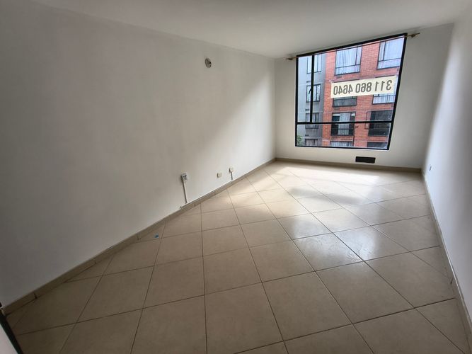 Apartamento de 3 alcobas en venta en Parque Campestre, Soacha, 54 m² · foto 2 de 18