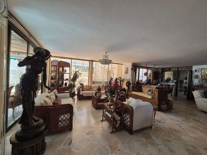Casa de 5 alcobas en venta en Ciudad Jardin, Cali, 750 m² · foto 2 de 20
