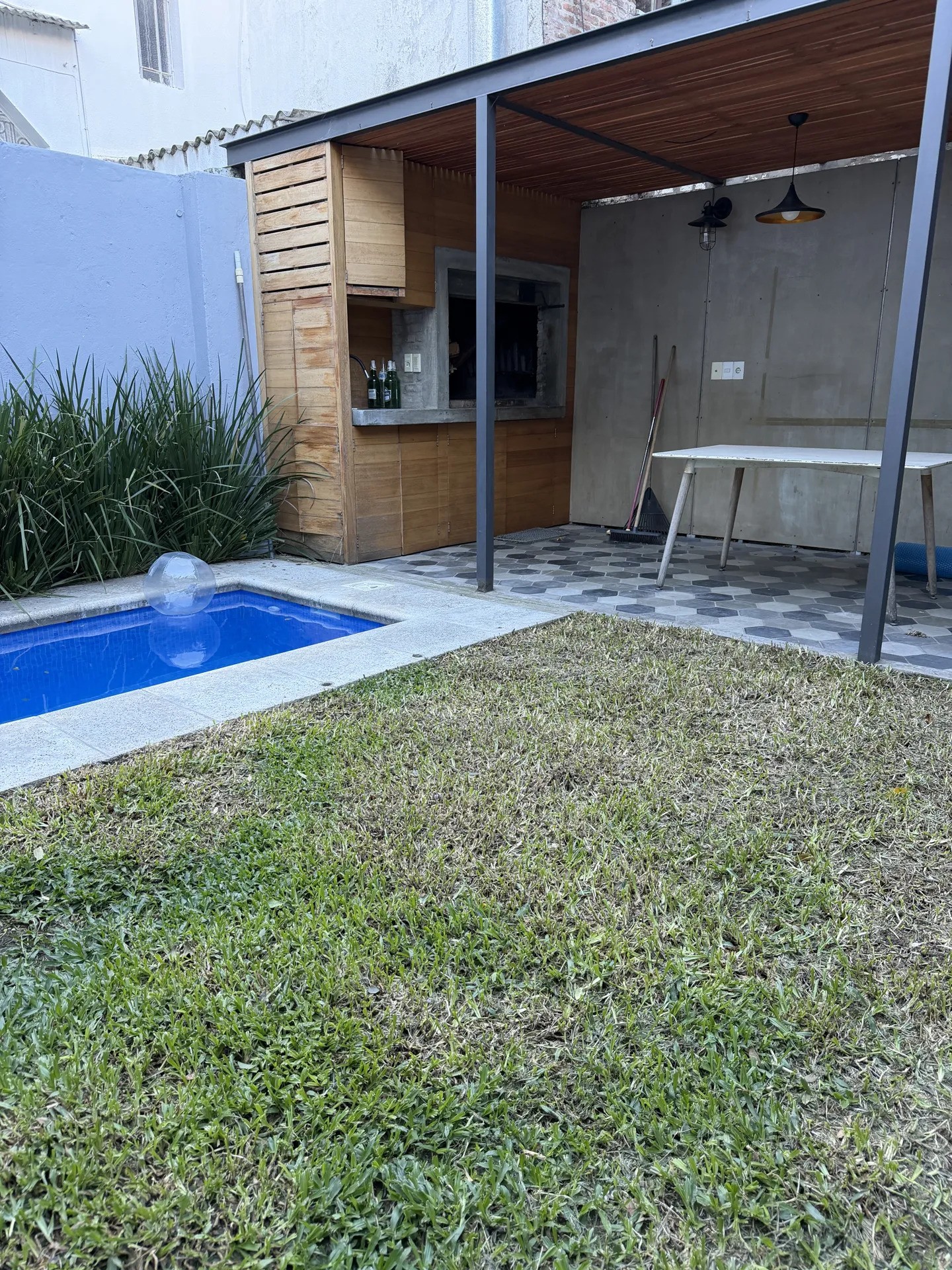 ALQUILER de Casa en Cordón de 4 Dormitorios , Piscina y Cochera
