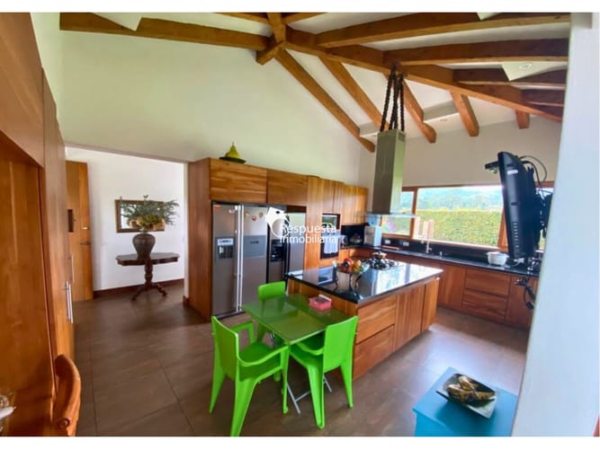 Casa de 3 alcobas en venta en Lomitas, La Ceja, 375 m² · foto 3 de 24