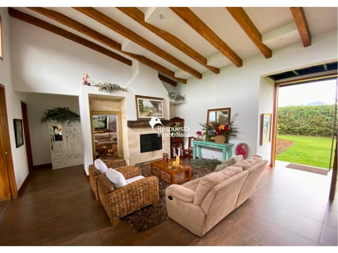 Casa de 3 alcobas en venta en Lomitas, La Ceja, 375 m² · foto 4 de 24