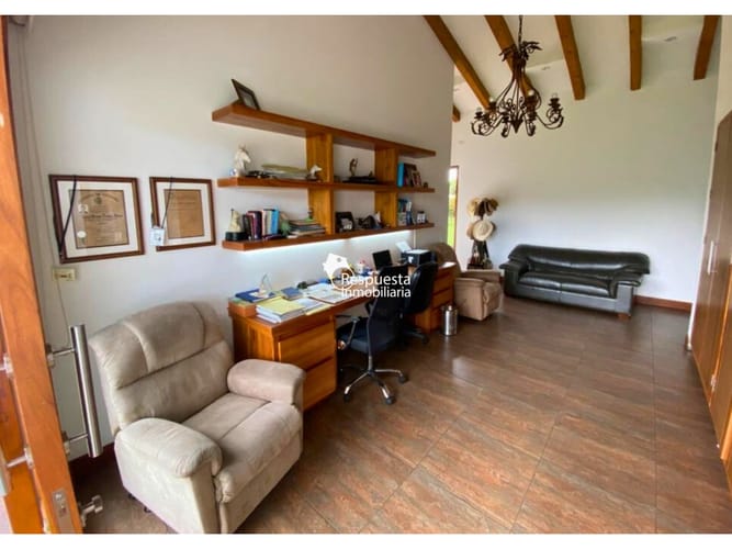 Casa de 3 alcobas en venta en Lomitas, La Ceja, 375 m² · foto 5 de 24