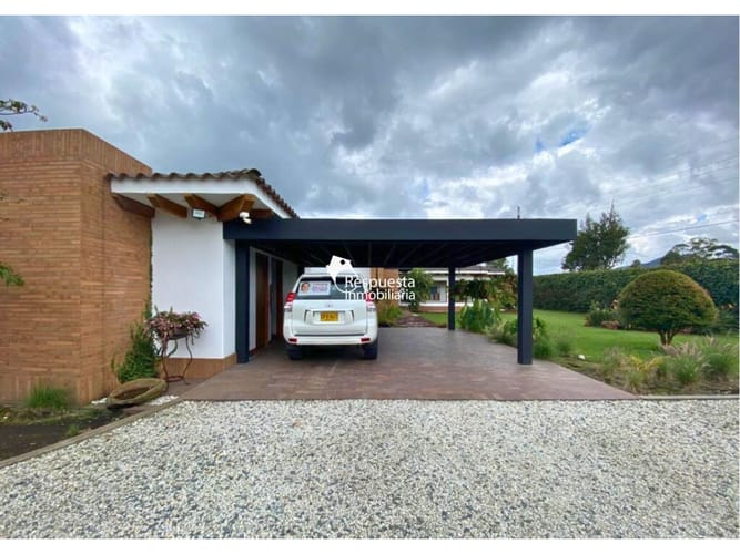 Casa de 3 alcobas en venta en Lomitas, La Ceja, 375 m² · foto 13 de 24