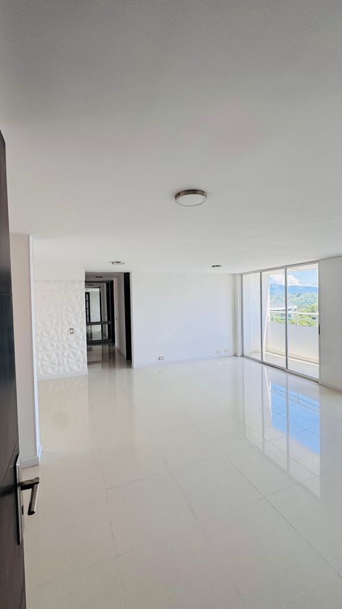 Apartamento de 3 alcobas en venta en Mediterrane, Floridablanca, 114 m² · foto 3 de 15