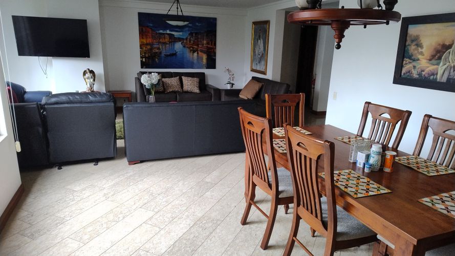 Apartamento de 4 alcobas en venta en Castropol, Medellín, 165 m² · foto 2 de 23