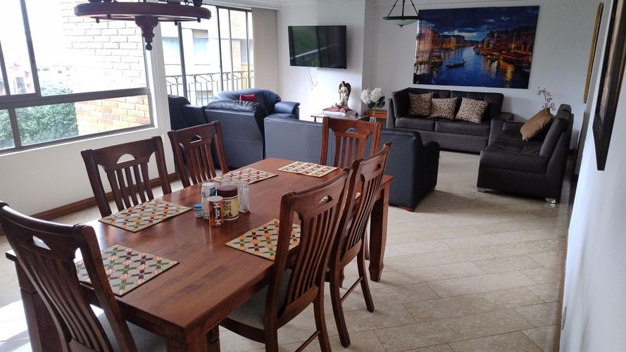 Apartamento de 4 alcobas en venta en Castropol, Medellín, 165 m² · foto 3 de 23