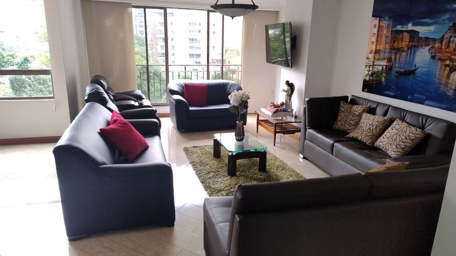 Apartamento de 4 alcobas en venta en Castropol, Medellín, 165 m² · foto 4 de 23