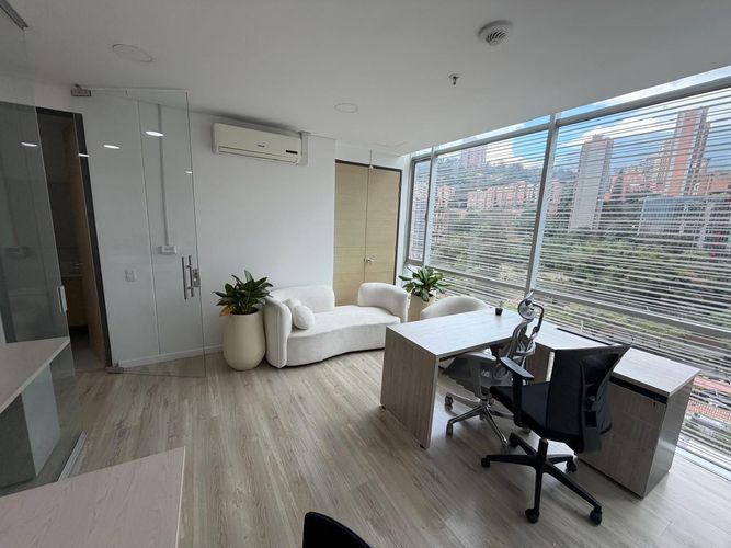 Oficina en arriendo en Manila, Medellín, 50 m² · foto 2 de 6