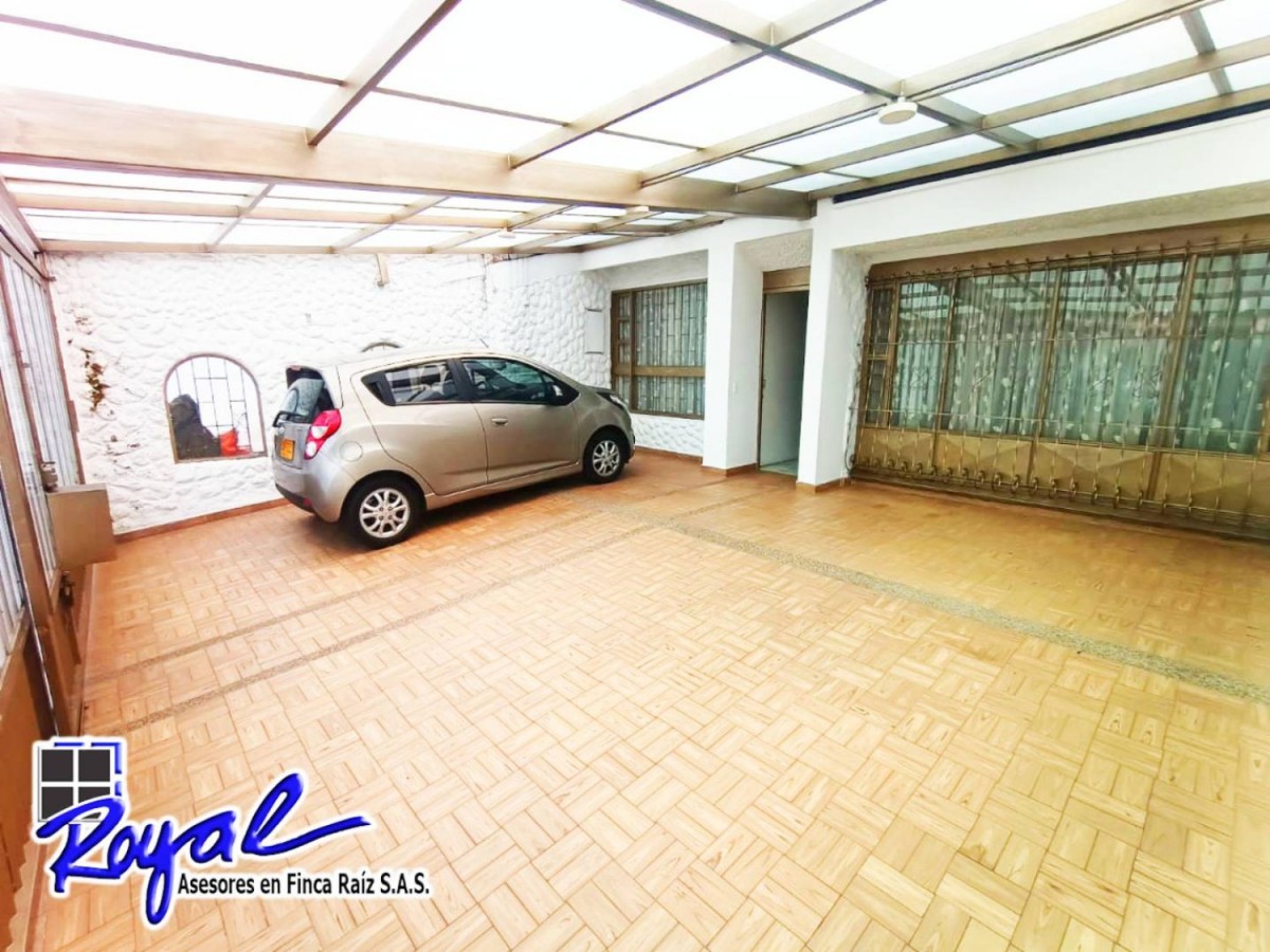 Casa en venta en El Batán, Bogotá · foto 2 de 24