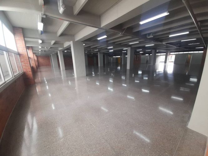 Oficina en arriendo en El Poblado, Medellín, 580 m² · foto 6 de 24