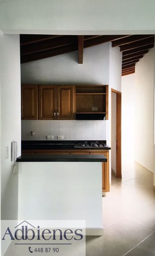 Apartamento de 3 alcobas en venta en Rosales, Medellín, 80 m² · foto 3 de 10