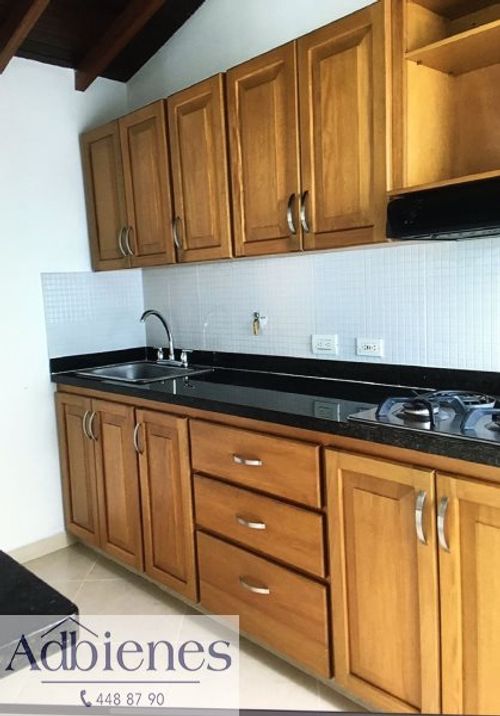 Apartamento de 3 alcobas en venta en Rosales, Medellín, 80 m² · foto 4 de 10
