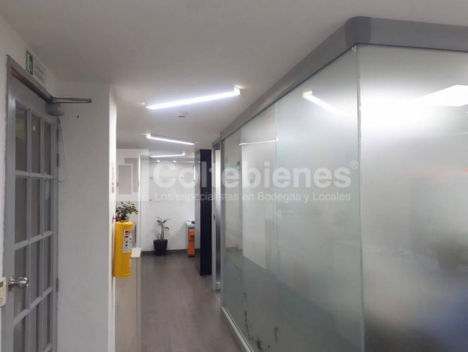 Local en arriendo en El Poblado, Medellín, 74 m² · foto 2 de 9