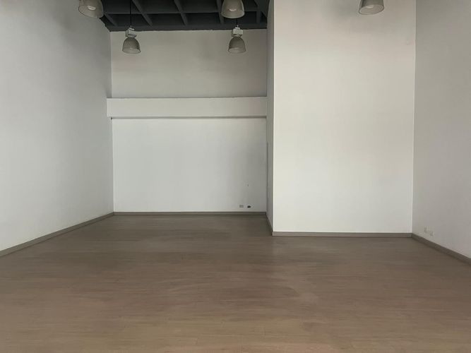 Local en venta en El Poblado, Medellín, 65 m² · foto 2 de 5